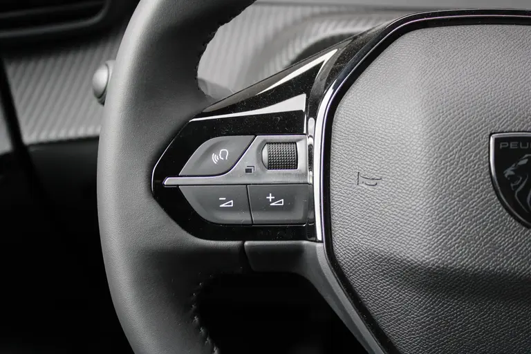 Peugeot 208 Allure 1.2 PureTech 100PK Navigatie, Stoelverwarming, Camera achter, Parkeerhulp voor & Achter, Lichtmetalen velgen afbeelding 21