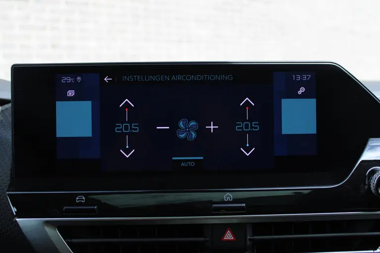 Citroën Ë-C4 Shine 50 kWh Automaat, Navigatie, Airco, Applecarpl./Andr. Auto, achteruitrijcamera afbeelding 23