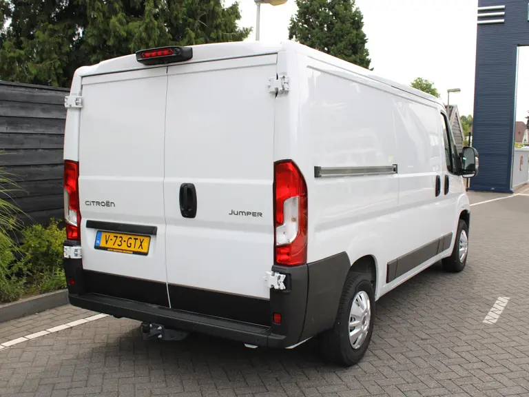 Citroën Jumper 2.2 BlueHDi 120PK S&S L2H1 3.0t Trekhaak, Navigatie, Achteruitrijcamera, Cruise Control, Airco, Dodehoek Detectie afbeelding 9
