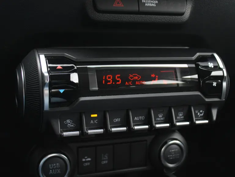 Suzuki Ignis 1.2 Smart Hybrid Style, Stijl , Cruise Control, Keyless en Navigatie afbeelding 23