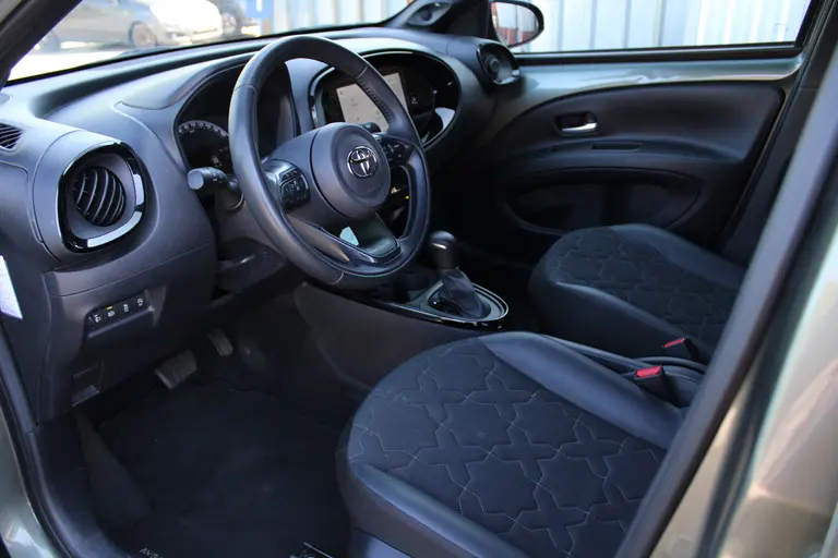 Toyota Aygo X 1.0 VVT-i S-CVT Envy Achteruitrijcamera, Cruise Control Adaptief, Airco Automatisch, DAB, Bluetooth afbeelding 14