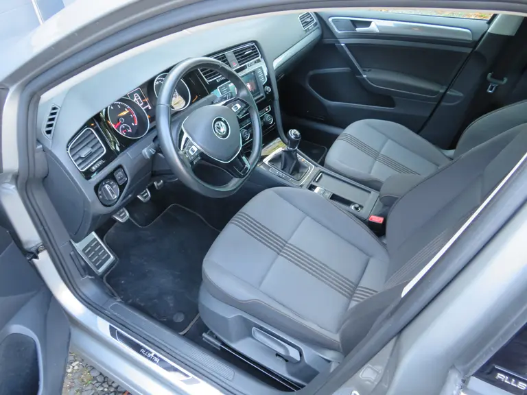 Volkswagen Golf 1.2 TSI Highline, Trekhaak, Parkeersensoren, Navigatie afbeelding 8
