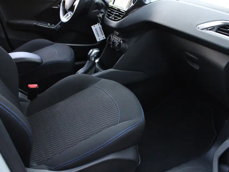 Peugeot 208 Signature 1.2 PureTech 82PK Navigatie, Parkeerhulp achter, Cruise Controle, Apple Carplay/Android Auto afbeelding 13