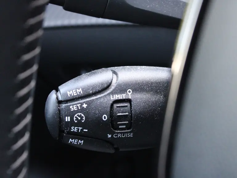 Peugeot 208 Active 1.2 PureTech 75PK Navigatie, Cruise Controle, Aplle Carplay/Android Auto, Parkeerhulp achter afbeelding 26