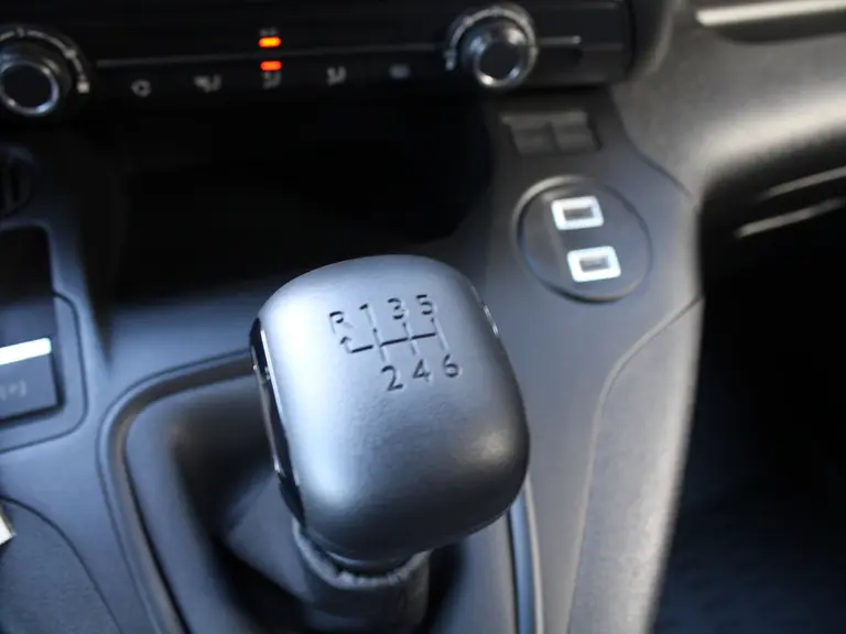 Peugeot Partner 1.5 BlueHDi 100PK S&S L1 Navigatie, Achteruitrijcamera, Trekhaak, Dab, Bluetooth, Parkeersensoren voor & achter afbeelding 18