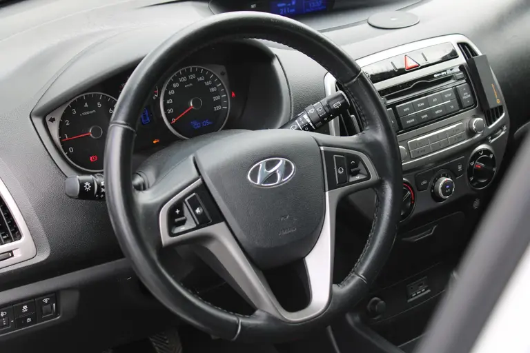 Hyundai i20 1.2i i-Motion 5-Deurs Afneembare Trekhaak, Airco, Parkeersensoren Achter, Radio/CD Speler afbeelding 12
