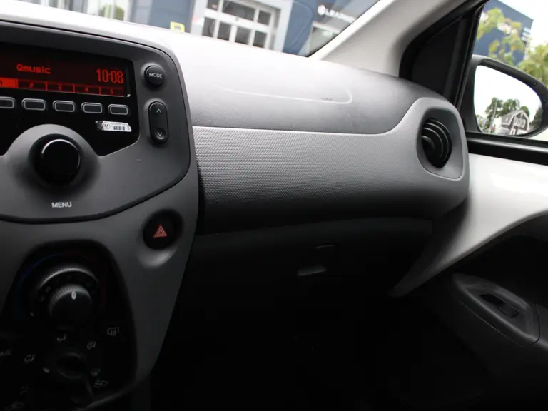 Peugeot 108 Active 1.0 e-VTi 72PK 5DRS Airco, Mistlampen Voor, Bluetooth, Elektrische Ramen Voor afbeelding 24
