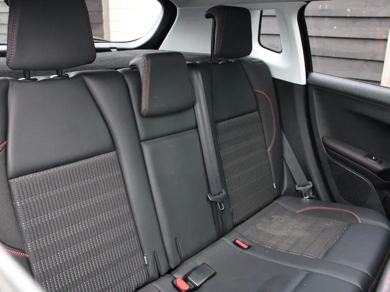 Peugeot 2008 GT-Line 1.2 PureTech 110PK EAT6 Automaat Panoramadak, Camera Achter, Parkeerhulp achter, Lichtmetalen velgen afbeelding 13
