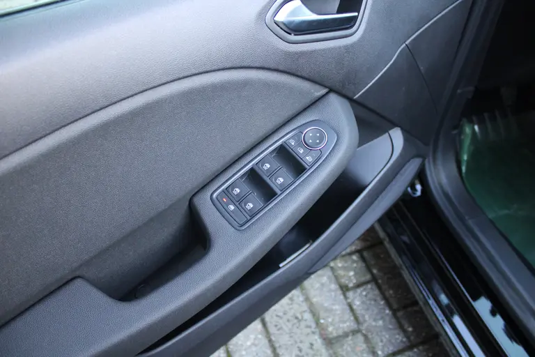 Mitsubishi Colt 1.0T MT Intense+ Cruise/Climate control, 17"LM velgen, Camera, Apple carplay/Android auto, Parkeersensoren V+A afbeelding 8