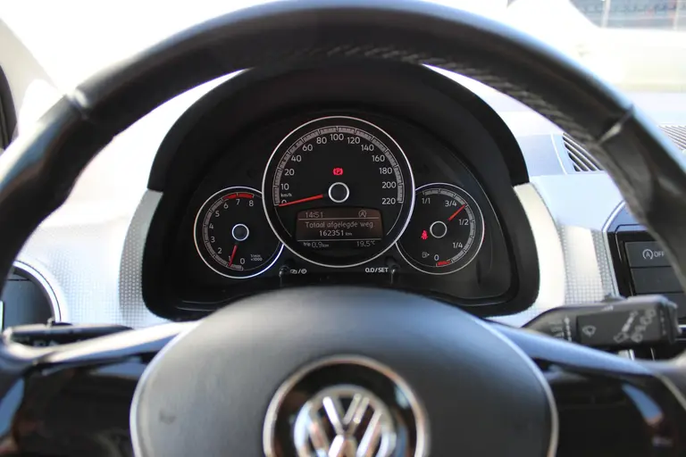 Volkswagen up! 1.0 BMT high up! Bluetooth, Parkeersensoren, LM-Velgen en Keurig onderhouden! afbeelding 14