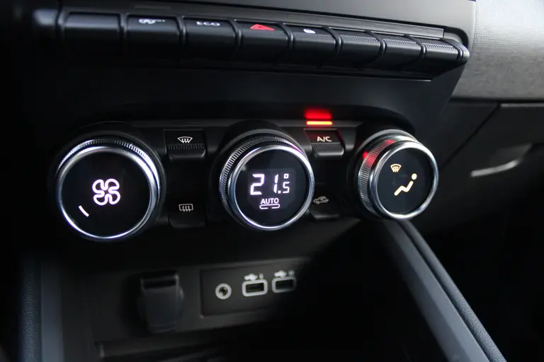Mitsubishi Colt 1.0T MT Intense Cruise/Climate control, 16"LM velgen, Camera, Apple carplay/Android auto, Parkeersensoren V+A afbeelding 22