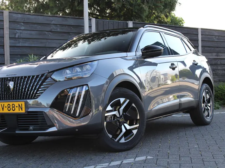 Peugeot 2008 GT 1.2 Hybrid 145PK Automaat Navigatie, Camera 360, Adaptieve cruise control, Lichtmetalen velgen afbeelding 2