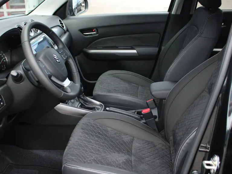 Suzuki Vitara 1.5 Hybrid Style afbeelding 38