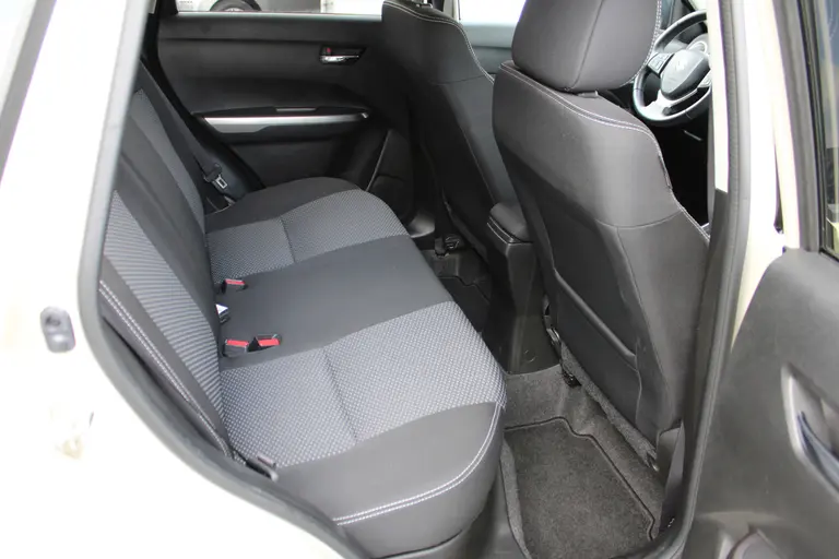 Suzuki Vitara 1.0 Boosterjet Select, Automaat, Trekhaak, All-Seasons, Parkeersensoren en Navigatie afbeelding 11