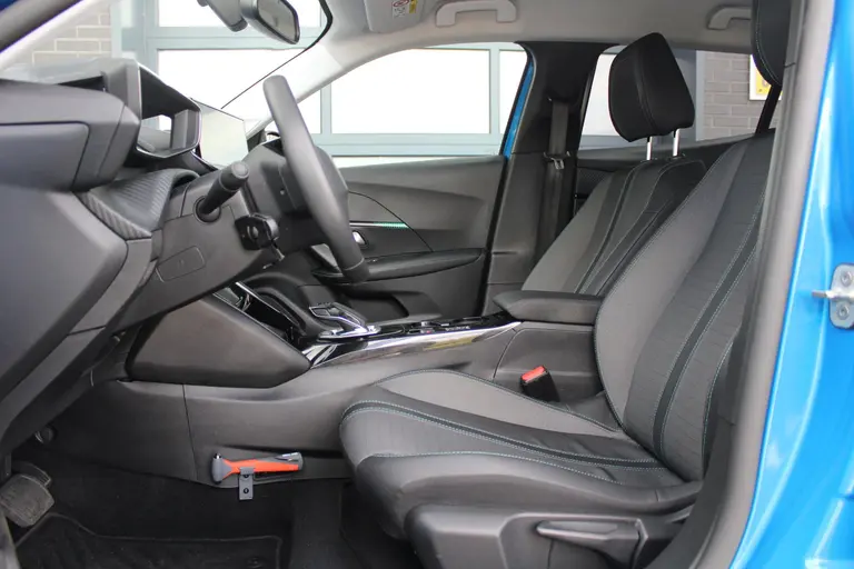 Peugeot e-2008 EV Allure Pack 50 kWh Navigatie, CruiseControl, Keyless Start, Airco, Applecarpl./Andr. Auto afbeelding 11