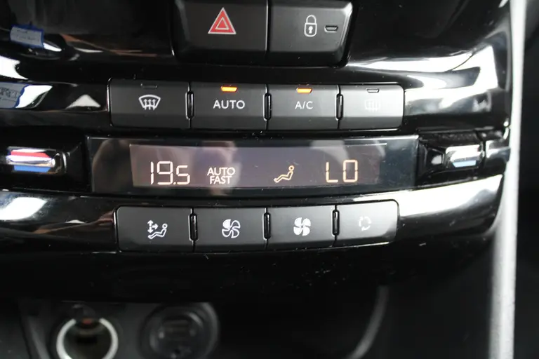 Peugeot 208 1.2 PureTech Allure Airco, Navigatie, CruiseControl, Applecarpl./Andr. Auto afbeelding 23