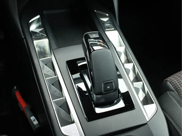 DS DS 3 1.2 PureTech Performance Line Automaat Microvezel Bekleding, Rondomzicht Camera, Cruise en Climate Control afbeelding 19
