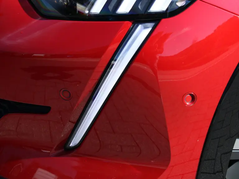 Peugeot 208 GT 1.2 PureTech 100PK Navigatie, Panoramadak, Keyless start, Achteruitrijcamera, Apple CarPlay-Android Auto, Parkeersensoren voor & achter afbeelding 3