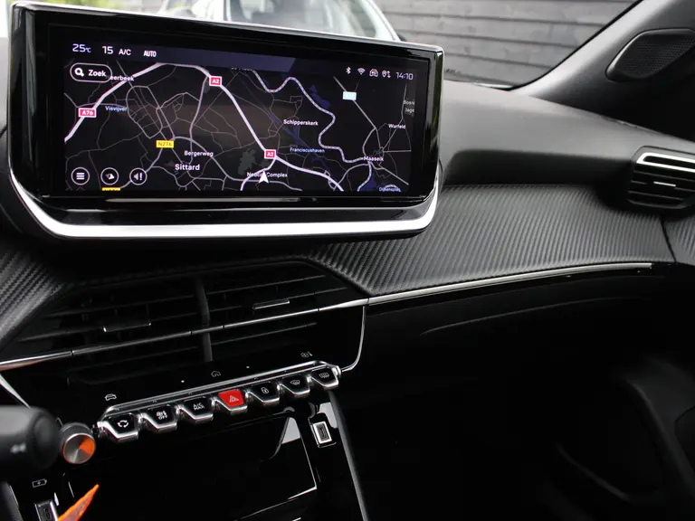 Peugeot 2008 Allure 1.2 PureTech 100PK Navigatie, Camera Achter, parkeerhulp voor en achter, Apple Carplay/Android auto draadloos afbeelding 14