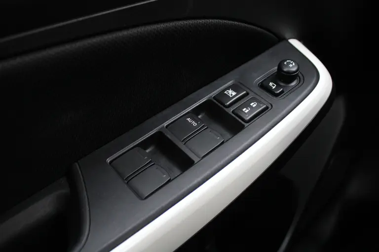 Suzuki Swift 1.2 Stijl 90PK Smart Hybrid Adaptieve Cruise Control, Stoelverwarming, Airco Automatisch, Achteruitrijcamera, Navigatie afbeelding 36