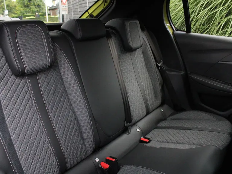 Peugeot 208 Allure Hybrid 100PK e-DCS6 Automaat Navigatie, Parkeerhulp voor & achter, Camera achter, Climate Control afbeelding 20