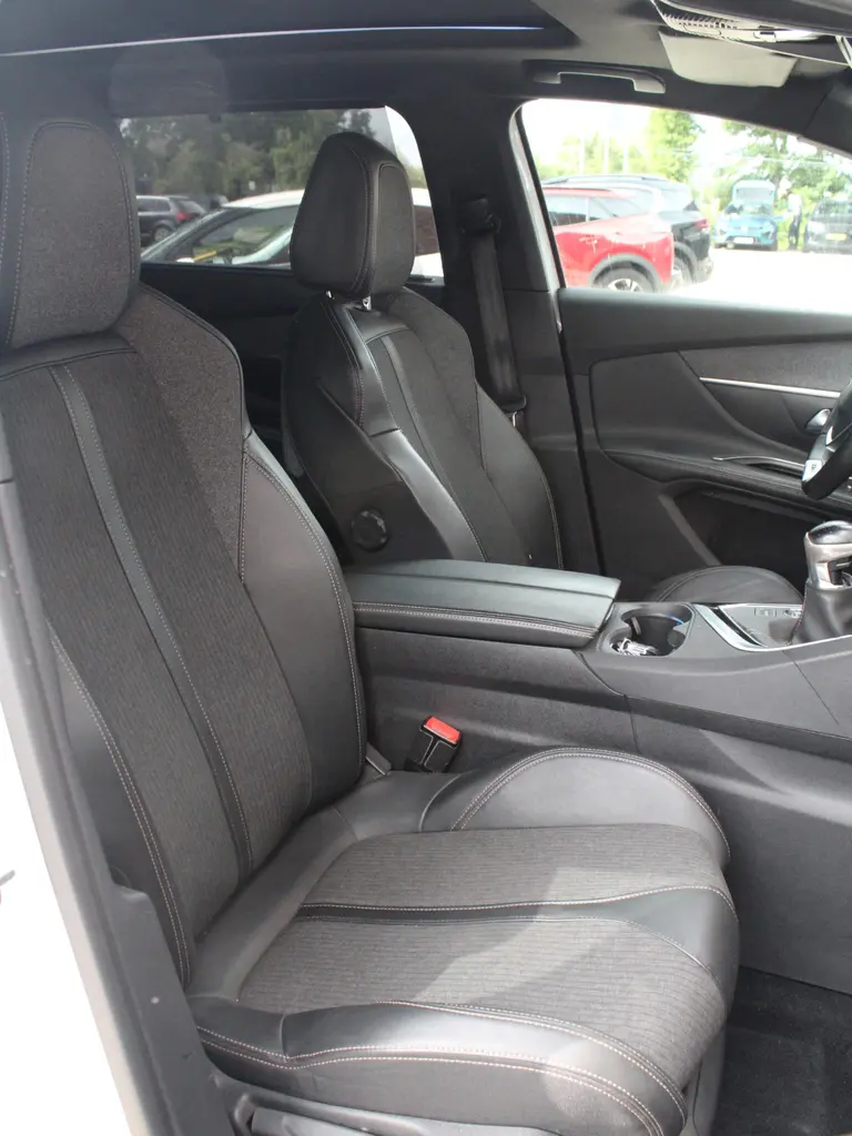 Peugeot 5008 1.2 PureTech 130PK Blue Lease GT-Line Trekhaak, Elektrische achterklep en Navigatie afbeelding 29