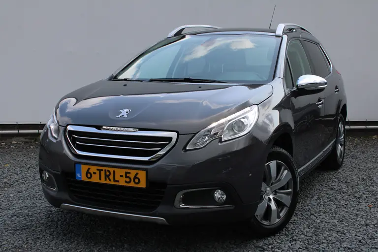 Peugeot 2008 1.2 VTi Allure Pack Premium Plus, Automaat, Trekhaak, All-Seasonbanden, Navigatie, Parkeersensoren voor en achter afbeelding 4
