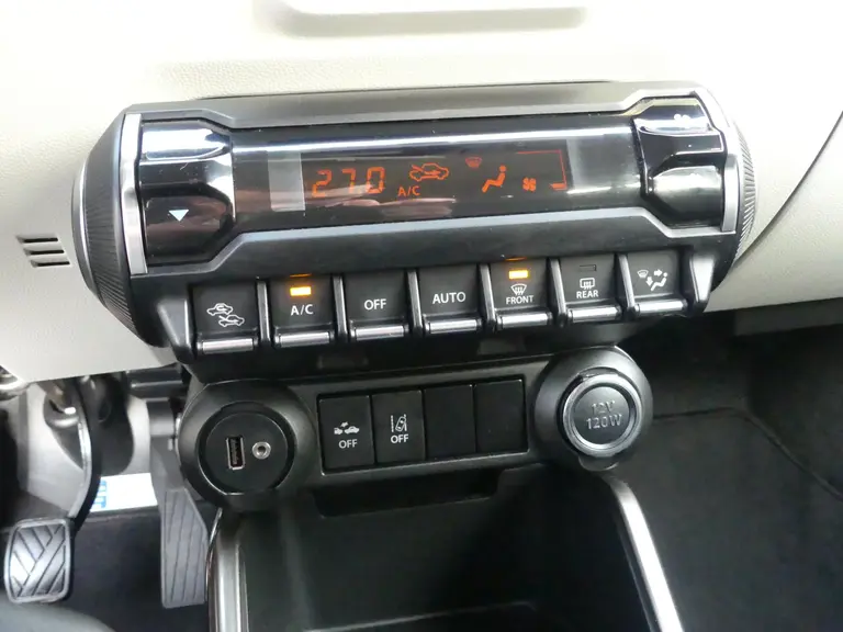 Suzuki Ignis 1.2 Stijl Smart Hybrid Trekhaak, Navigatie, Cruise control afbeelding 19