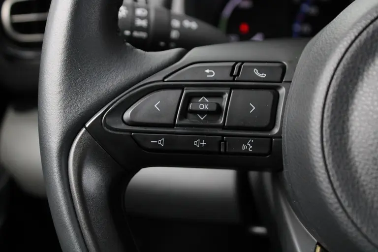 Toyota Yaris Cross 1.5 Hybrid Explore Achteruitrijcamera, Cruise Control Adaptief, Navigatie, Stoelverwarming afbeelding 29