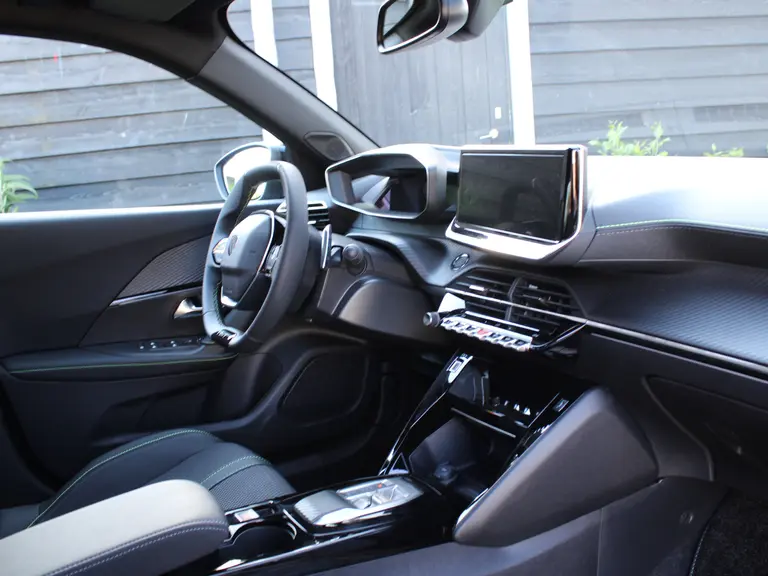 Peugeot 2008 GT 1.2 Hybrid 145PK Automaat Navigatie, Camera 360, Adaptieve cruise control, Lichtmetalen velgen afbeelding 43