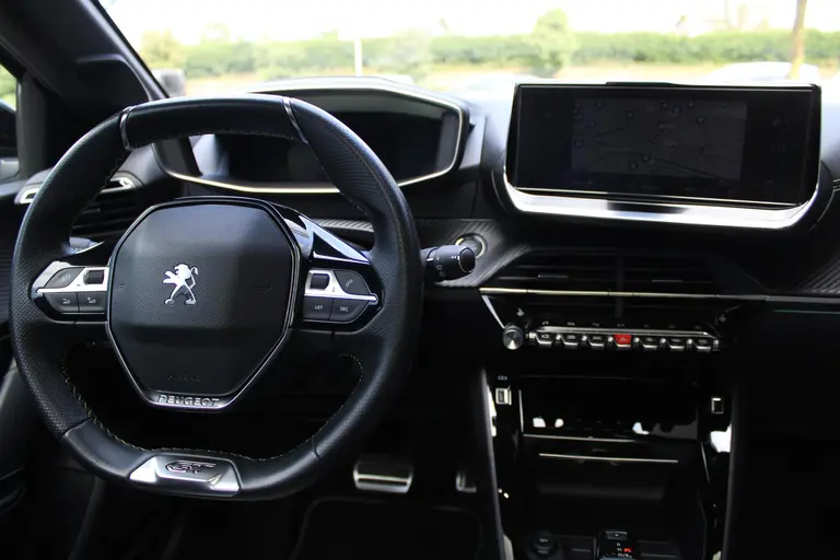 Peugeot e-208 EV GT 350 50 kWh Inclusief batterijtest Panoramadak, Navigatie, Cruise/Climate control, Apple carplay/Android auto, afbeelding 26