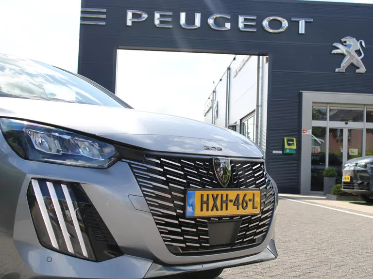 Peugeot 208 Allure 1.2 Hybrid 100PK e-DCS6 Automaat Keyless, Navigatie, Achteruitrijcamera, Stoelverwarming, Adaptieve Cruise Control afbeelding 3