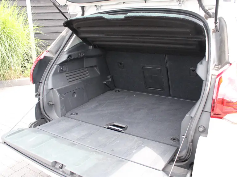 Peugeot 3008 Style 1.2 PureTech 130PK Trekhaak, Navigatie, Parkeersensoren, Cruise Control, Climate Control afbeelding 12