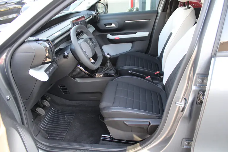 Citroën C3 1.2 Turbo Max Cruise/Climate control, Apple carplay/Android auto, 17" LM velgen, Camera, PDC achter, afbeelding 9