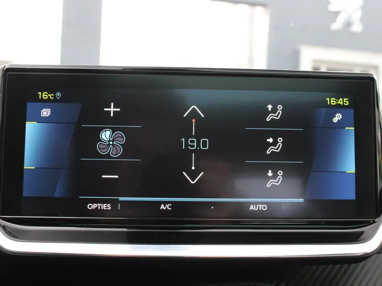 Peugeot e-208 GT Pack 50 kWh 136PK Navigatie, Alcantara Leder, Achteruitrijcamera, Keyless, Panoramadak, Parkeersensoren Voor & Achter afbeelding 28