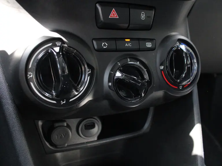 Peugeot 208 Signature 1.2 PureTech 82PK Navigatie, Parkeerhulp achter, Cruise Controle, Apple Carplay/Android Auto afbeelding 29