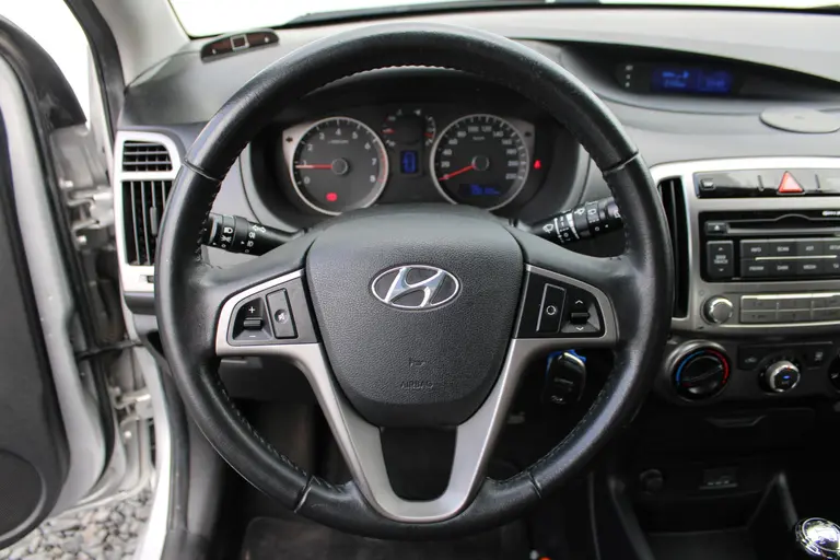 Hyundai i20 1.2i i-Motion 5-Deurs Afneembare Trekhaak, Airco, Parkeersensoren Achter, Radio/CD Speler afbeelding 11