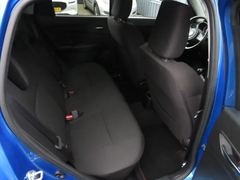 Suzuki Swift 1.0 Stijl Smart Hybrid Turbo, Trekhaak, 17 inch, Achteruitrijcamera, Carplay en Dealer onderhouden! afbeelding 11