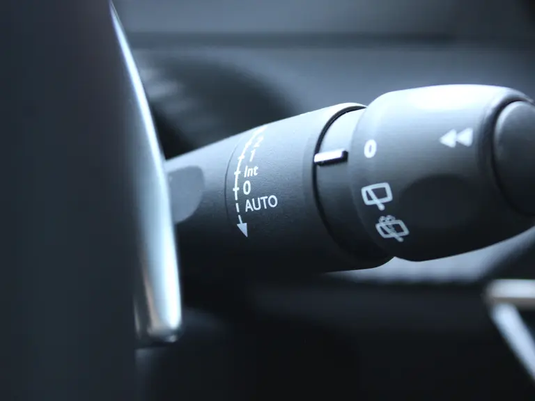 Peugeot 2008 Allure 1.2 Hybrid 145PK e-DSC6 Automaat Navigatie, Keyless, Parkeersensoren, Draadloze telefoonlader, Halflederen Bekleding afbeelding 20