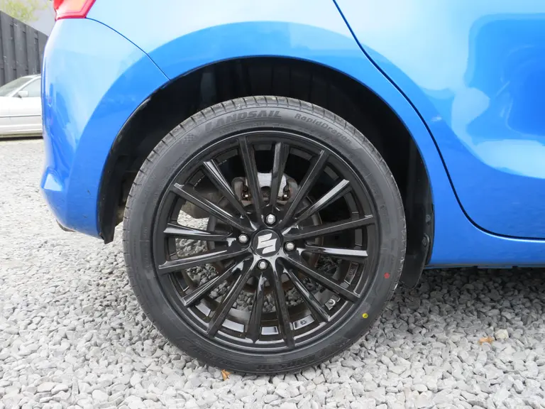 Suzuki Swift 1.0 Stijl Smart Hybrid Turbo, Trekhaak, 17 inch, Achteruitrijcamera, Carplay en Dealer onderhouden! afbeelding 4