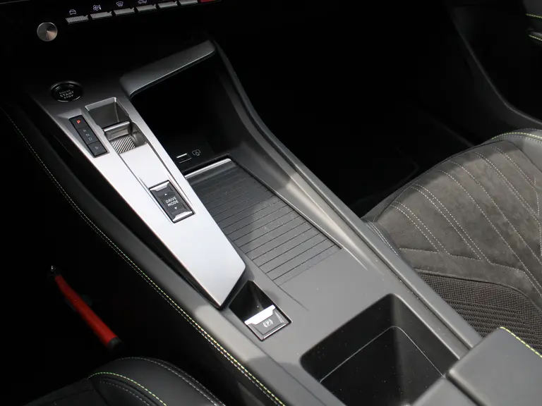 Peugeot e-308 SW GT 54 kWh 156PK Navigatie, Achteruitrijcamera, Stoel en Stuurverwarming, Parkeersensoren Voor & Achter afbeelding 34