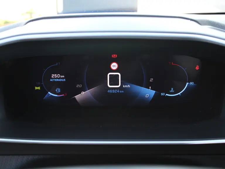 Peugeot 208 1.2 PureTech GT 100PK Navigatie, Panoramadak, Keyless start, Achteruitrijcamera, Apple CarPlay-Android Auto, Parkeersensoren voor & achter afbeelding 20