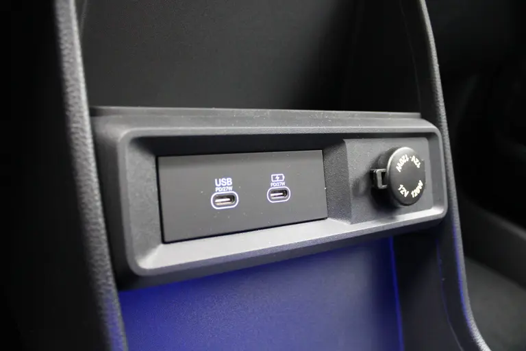 KGM Torres EVX Platinum 73.4 kWh 207pk, Space Black, Warmtepomp, 18"inch LM velgen 7 jaar garantie! afbeelding 23