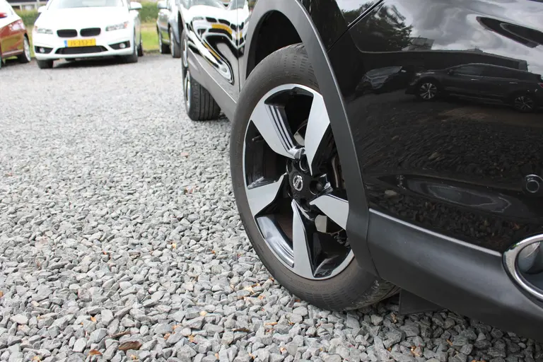 Nissan QASHQAI 1.2 N-Vision, Automaat, Parkeersensoren voor en Panorama Dak! afbeelding 5