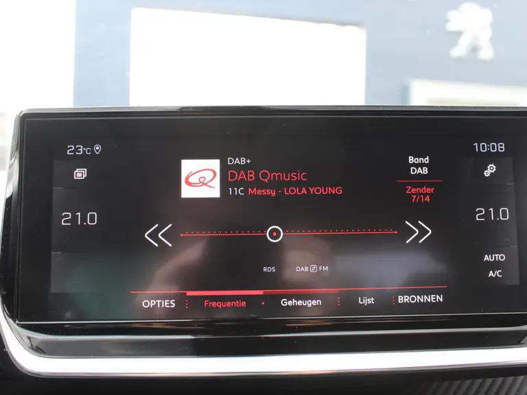 Peugeot 2008 GT-Line 1.2 PureTech 130PK Trekhaak, Navigatie, Achteruitrijcamera, Keyless Start, Parkeersensoren afbeelding 26
