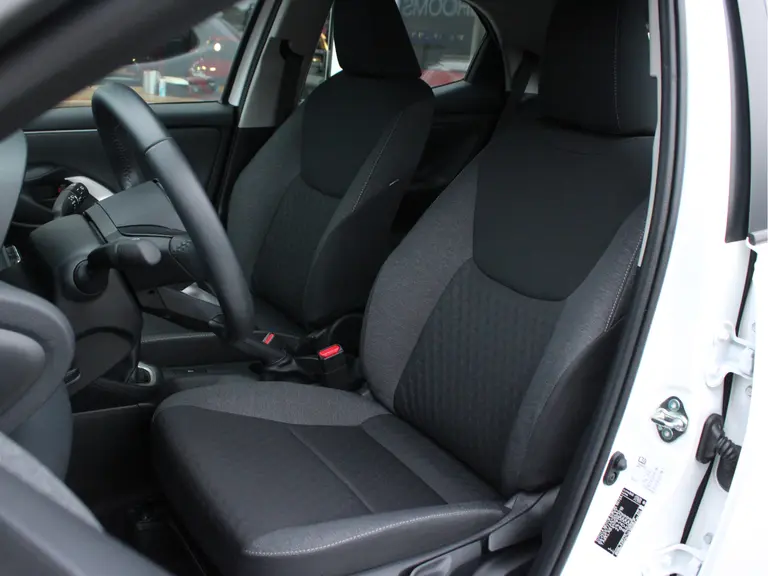Toyota Yaris 1.0 VVT-i Active Cruise Control, Airco, Lichtmetalen Velgen, Bluetooth, Achteruitrijcamera afbeelding 6
