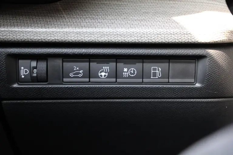 Citroën C5 X 1.6 Plug-in Hybrid 225 Shine Panoramadak, Stuur- en stoelverwarming, Navigatie afbeelding 12