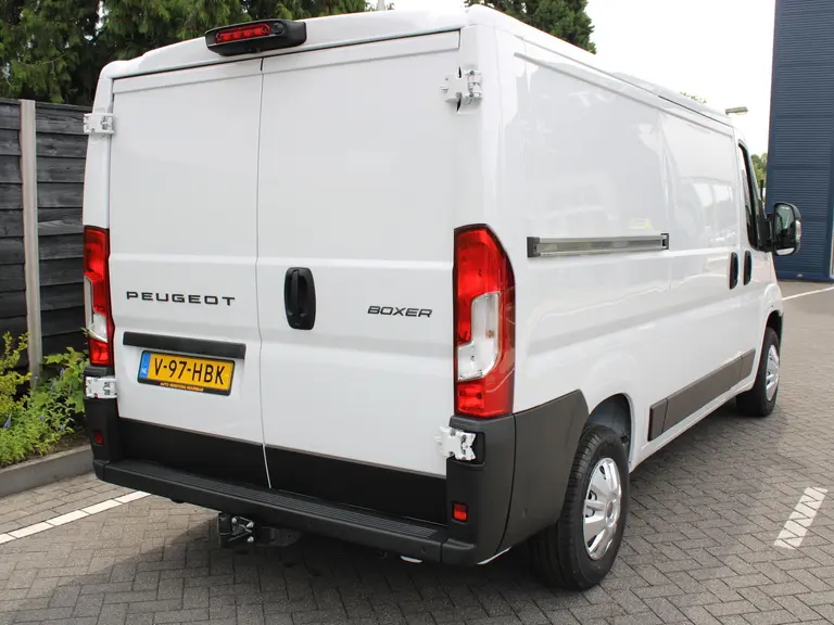 Peugeot Boxer 2.2 BlueHDi 120PK S&S L2H1 3.0t Trekhaak, Navigatie, Achteruitrijcamera, Cruise Control, Airco, Dodehoek Detectie afbeelding 9