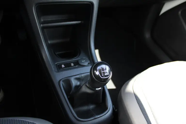 Volkswagen up! 1.0 BMT high up! Bluetooth, Parkeersensoren, LM-Velgen en Keurig onderhouden! afbeelding 17