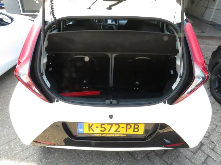 Toyota Aygo 1.0 VVT-i x-play, Camera, 1e Eig. en Dealer Onderhouden, Apple Carplay/ Android Auto afbeelding 10